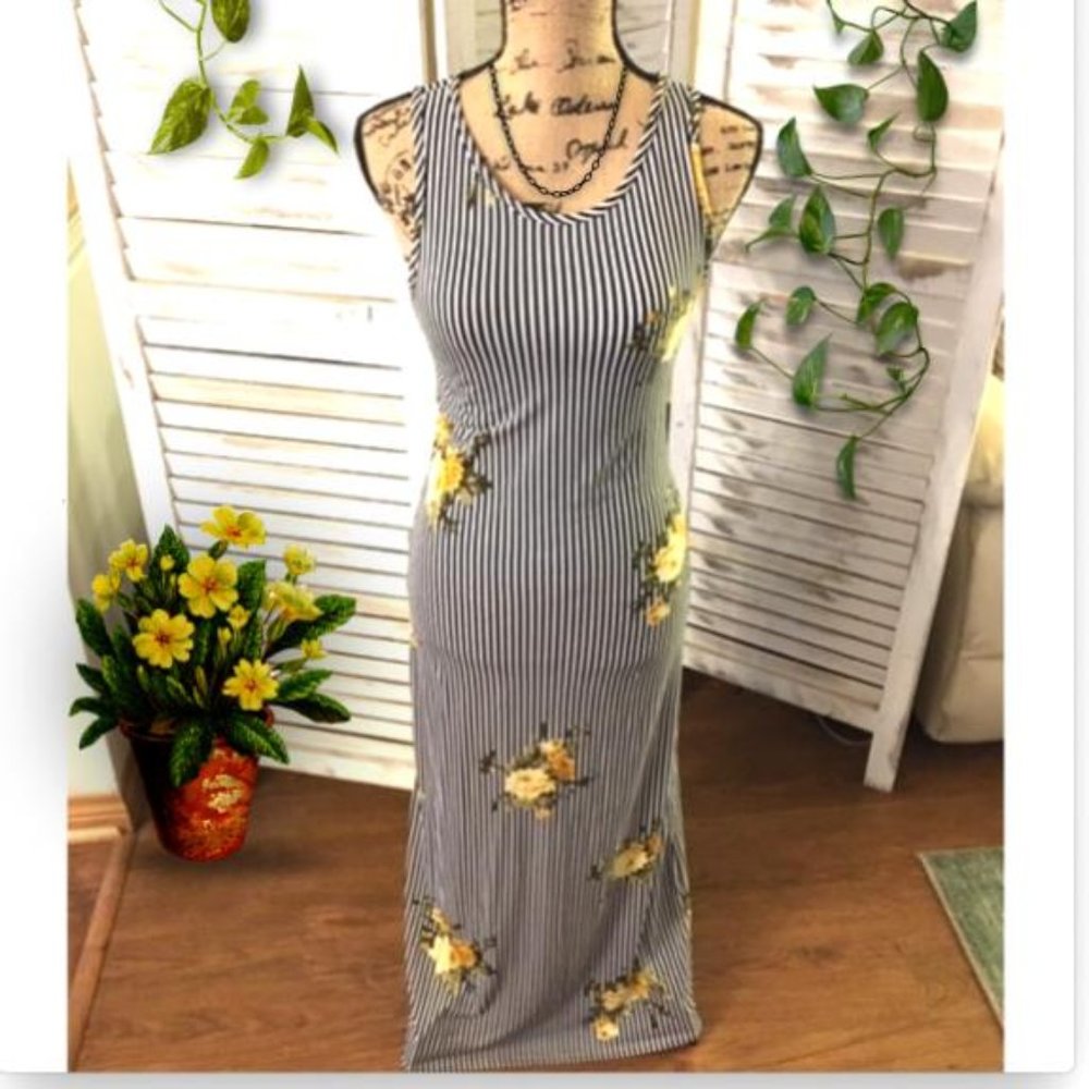 🌺Long Pinstriped Stretch Fit Maxi Dress